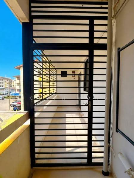 Rumah Flat untuk Dijual di Flat Taman Perling - Joseph Wong - Balcony - PropertyGuru.com.my
