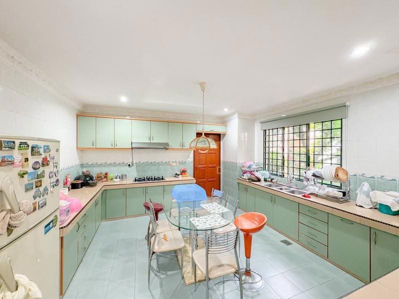 Bungalow House for Sale in Kampung Dato Abu Bakar Baginda (Dengkil) - Ashraff Daniel - Kitchen - PropertyGuru.com.my