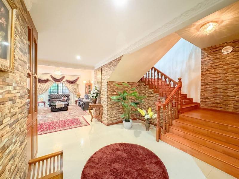 Bungalow House for Sale in Kampung Dato Abu Bakar Baginda (Dengkil) - Ashraff Daniel - Living Room - PropertyGuru.com.my