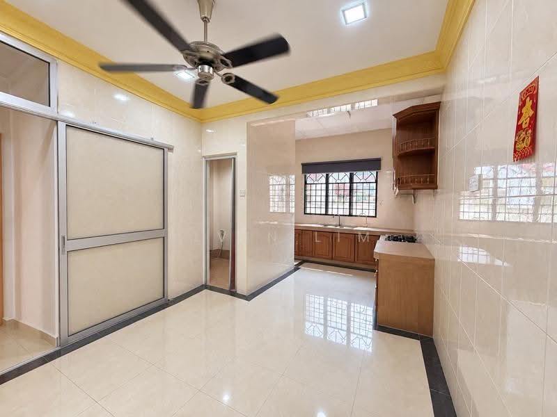 2-storey Terraced House for Sale in Rawang Perdana (Rawang) - Alven Lim - Kitchen - PropertyGuru.com.my