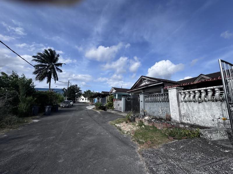 1-storey Terraced House for Sale in Taman Bukit Tiram (Ulu Tiram) - Chloe Chin - Exterior - PropertyGuru.com.my