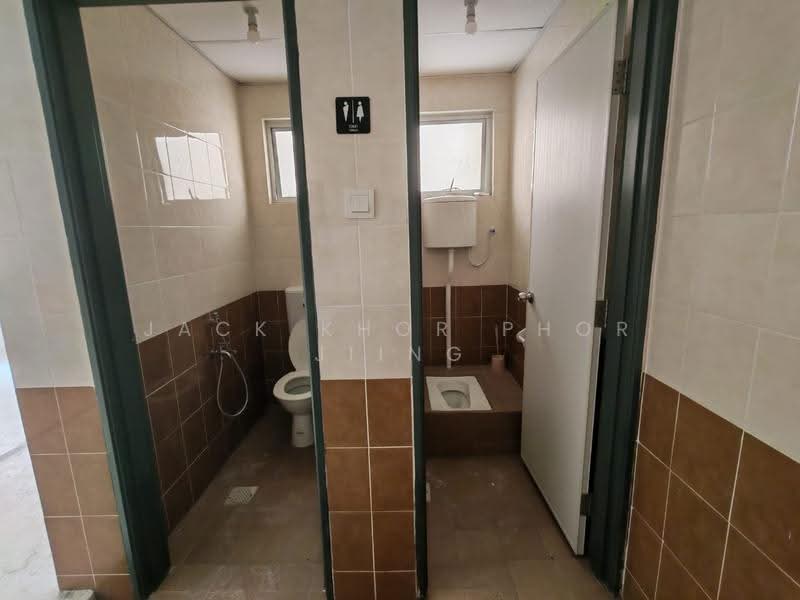 Shop / Office for Rent in Setia Alam (Selangor) - Jack Khor Phor Jiing - Bathroom - PropertyGuru.com.my