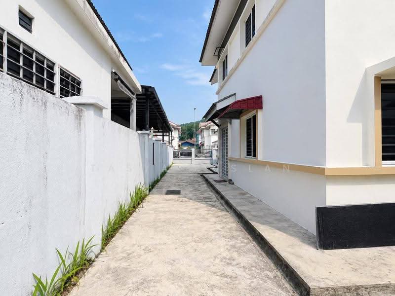 Semi-Detached House for Sale in Taman Tasik Semenyih (Semenyih) - Tasya Ruslan - PropertyGuru.com.my