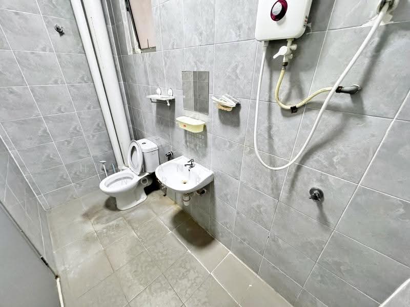 Pangsapuri untuk Dijual di Vesta View - Herman Sazwan Nor Rahim - Bathroom - PropertyGuru.com.my