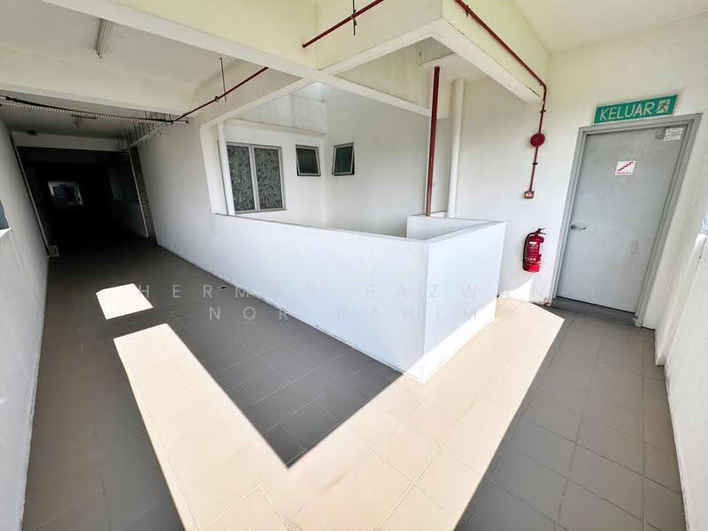 Pangsapuri untuk Dijual di Vesta View - Herman Sazwan Nor Rahim - Corridor - PropertyGuru.com.my