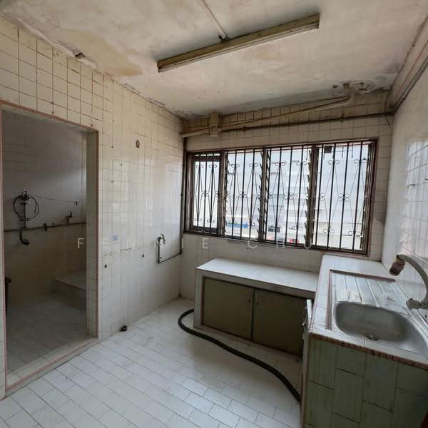 Flat for Sale at Flat Bandar Selesa Jaya @ Jalan Silat Gayong - Fennie Chua - Kitchen - PropertyGuru.com.my