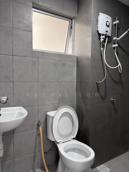 Kondominium untuk Disewa di Residensi Sateria - Rachel Loo - Bathroom - PropertyGuru.com.my