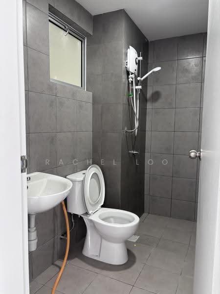 Kondominium untuk Disewa di Residensi Sateria - Rachel Loo - Bathroom - PropertyGuru.com.my