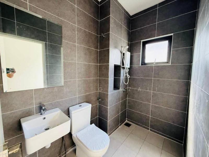Rumah Berkembar untuk Dijual di Cyberjaya (Selangor) - Kamil Ghazali - Bathroom - PropertyGuru.com.my