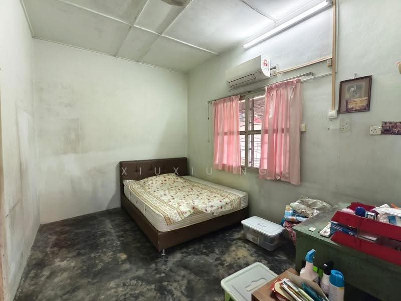 Rumah Teres 1-Tingkat untuk Dijual di Taman Abad (Johor Bahru) - Xiuxiu Ng - Bedroom - PropertyGuru.com.my