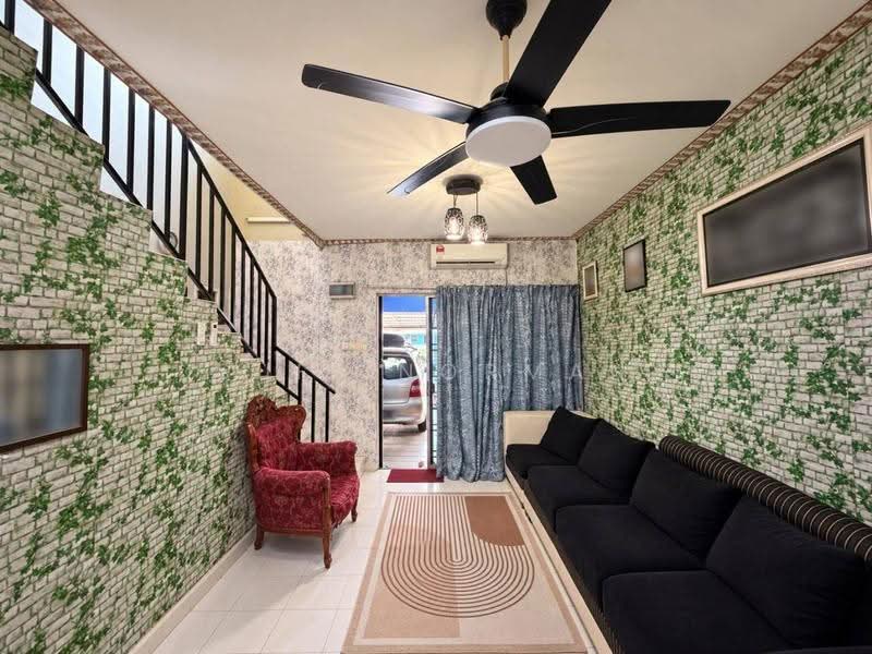 Rumah Teres 2-Tingkat untuk Dijual di Taman Cahaya Masai (Pasir Gudang) - Sufi Norman - Living Room - PropertyGuru.com.my