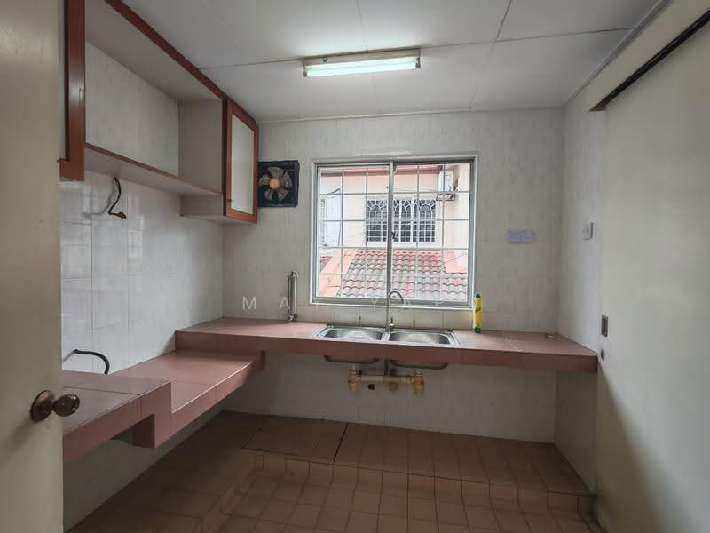 2.5-storey Terraced House for Sale in Jalan Klang Lama (Old Klang Road) (Kuala Lumpur) - May Yap - Kitchen - PropertyGuru.com.my