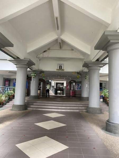 Kondominium untuk Dijual di Menara Alpha - CK Yap - Entrance - PropertyGuru.com.my