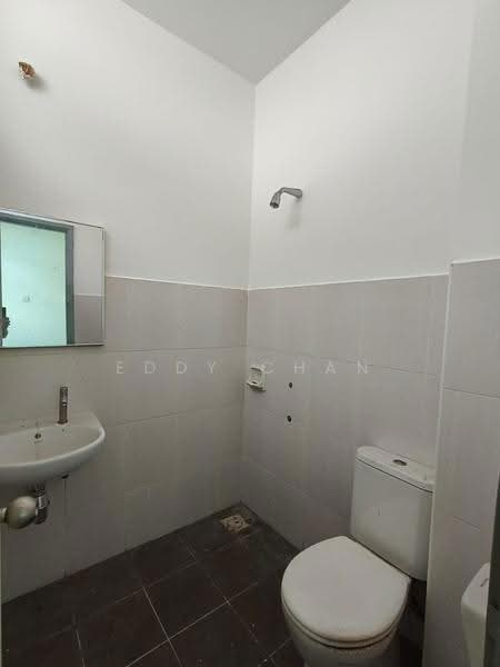 Semi-Detached House for Sale in Mutiara Rini (Skudai) - Eddy Chan - Bathroom - PropertyGuru.com.my