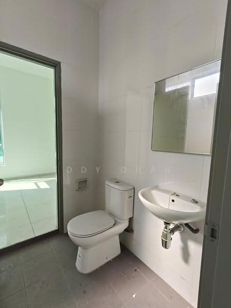 Semi-Detached House for Sale in Mutiara Rini (Skudai) - Eddy Chan - Bathroom - PropertyGuru.com.my