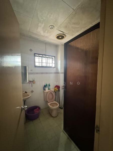 2-storey Terraced House for Rent in Taman Bukit Mewah (Tampoi) - Wil Mong - Bathroom - PropertyGuru.com.my