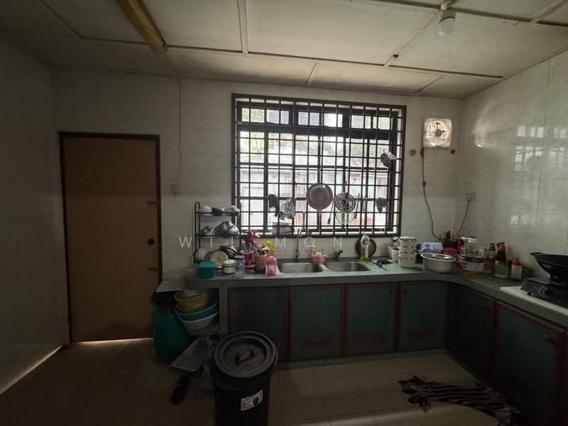 2-storey Terraced House for Rent in Taman Bukit Mewah (Tampoi) - Wil Mong - Kitchen - PropertyGuru.com.my
