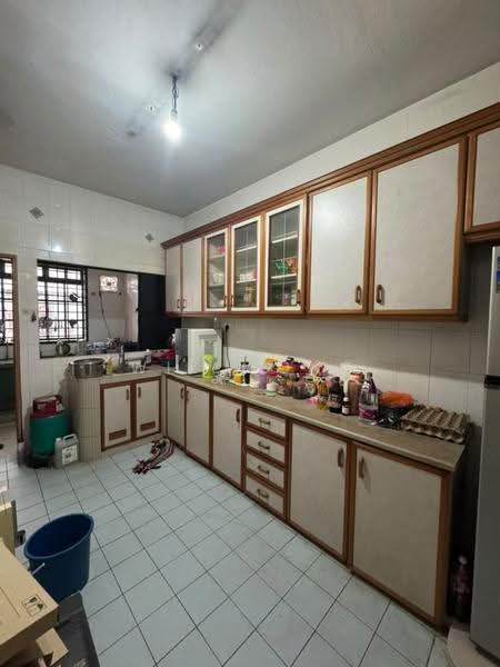 2-storey Terraced House for Rent in Taman Bukit Mewah (Tampoi) - Wil Mong - Kitchen - PropertyGuru.com.my
