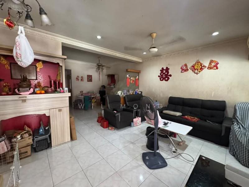 2-storey Terraced House for Rent in Taman Bukit Mewah (Tampoi) - Wil Mong - Living Room - PropertyGuru.com.my