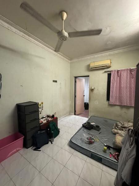 2-storey Terraced House for Rent in Taman Bukit Mewah (Tampoi) - Wil Mong - Bedroom - PropertyGuru.com.my