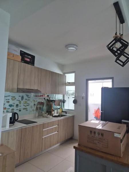 Service Residence for Sale at Meridin Bayvue Serviced Apartment - Ziv Chiam - Kitchen - PropertyGuru.com.my