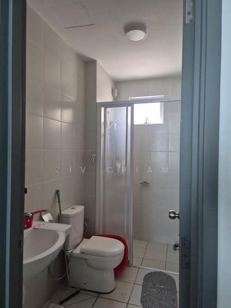 Service Residence for Sale at Meridin Bayvue Serviced Apartment - Ziv Chiam - Bathroom - PropertyGuru.com.my