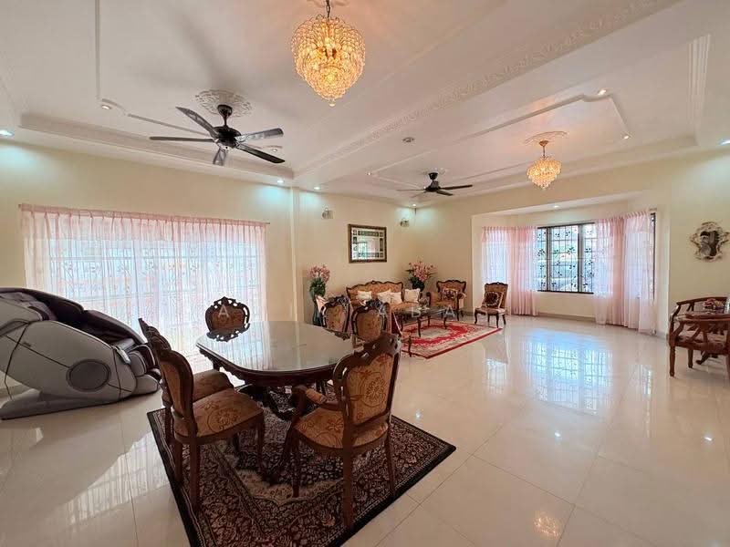 Rumah Berkembar untuk Dijual di Kajang (Selangor) - Amir Abas - Living Room - PropertyGuru.com.my