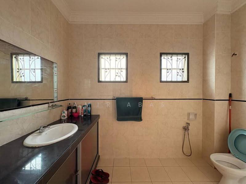 Rumah Berkembar untuk Dijual di Kajang (Selangor) - Amir Abas - Bathroom - PropertyGuru.com.my