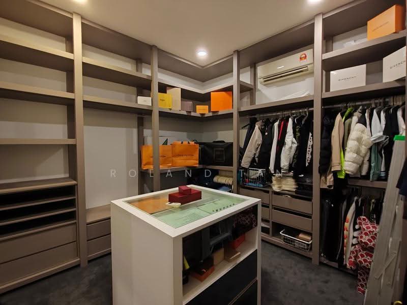 Service Residence for Sale at Verde - Roland Tan - Walk-in wardrobe - PropertyGuru.com.my