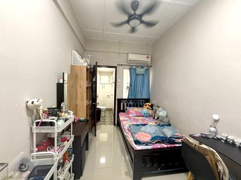 Kondominium untuk Dijual di Sri Mahligai Condominium & Townhouse - Akmal Adam - Bedroom - PropertyGuru.com.my