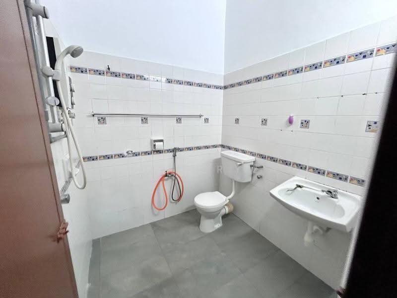 2-storey Terraced House for Sale in Seksyen 20 (Shah Alam) - Mohd Adryzam - Bathroom - PropertyGuru.com.my