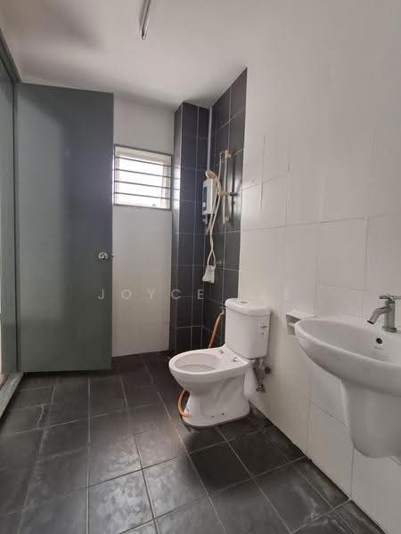 Rumah Teres 2-Tingkat untuk Disewa di Taman Tiara East (Semenyih) - Joyce Lee - Bathroom - PropertyGuru.com.my