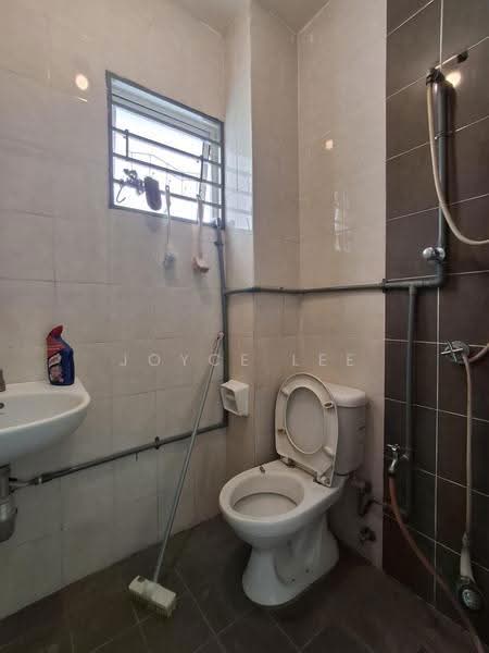 Rumah Teres 2-Tingkat untuk Disewa di Taman Tiara East (Semenyih) - Joyce Lee - Bathroom - PropertyGuru.com.my