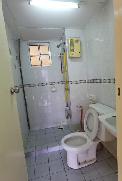 Kondominium untuk Dijual di Idaman Putera - Elisa Yap - Bathroom - PropertyGuru.com.my
