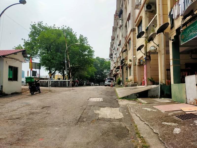 Pangsapuri untuk Dijual di Pangsapuri Seri Jasa - ITA AHMAT - Exterior - PropertyGuru.com.my
