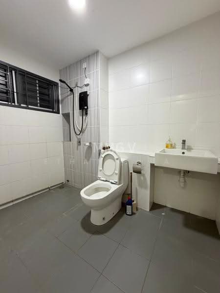 Rumah Teres 2-Tingkat untuk Disewa di Kota Bayuemas (Klang) - Ethan Chua - Bathroom - PropertyGuru.com.my