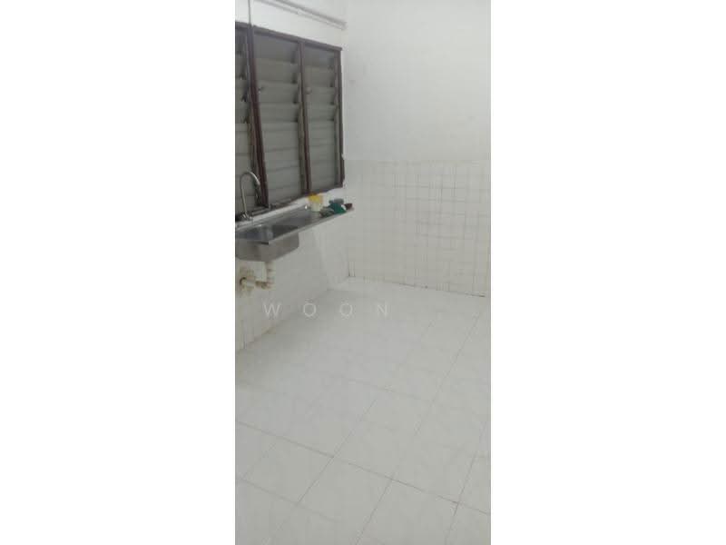 Rumah Flat untuk Dijual di Rumah Pangsa Batu Berendam - Woon . - Kitchen - PropertyGuru.com.my