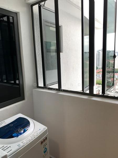Kediaman Servis untuk Disewa di United Point (Residensi Berpadu) - Desmond Wong - Balcony - PropertyGuru.com.my