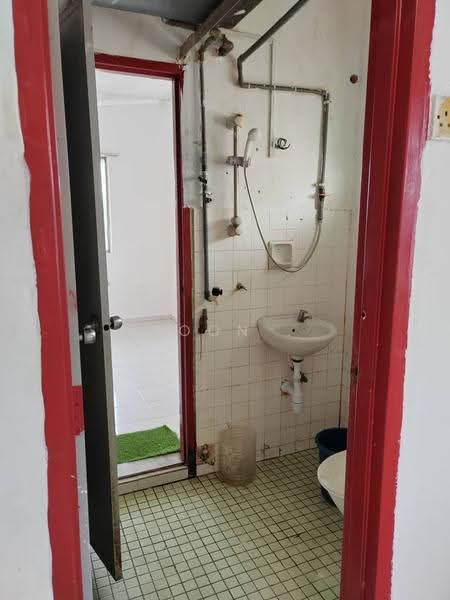 Pangsapuri untuk Dijual di Kesidang Indah - Woon . - Bathroom - PropertyGuru.com.my
