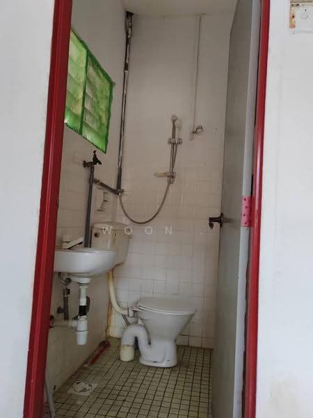 Pangsapuri untuk Dijual di Kesidang Indah - Woon . - Bathroom - PropertyGuru.com.my