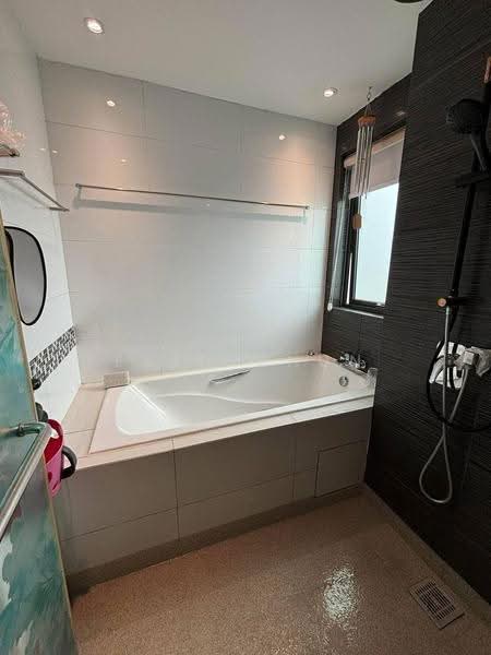 Pangsapuri untuk Dijual di Molek Pine 4 - Even Chun - PropertyGuru.com.my
