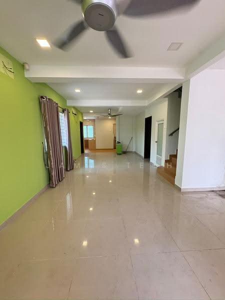 Rumah Teres 2-Tingkat untuk Dijual di Bandar Putra Permai (Seri Kembangan) - James Teoh - Living Room - PropertyGuru.com.my