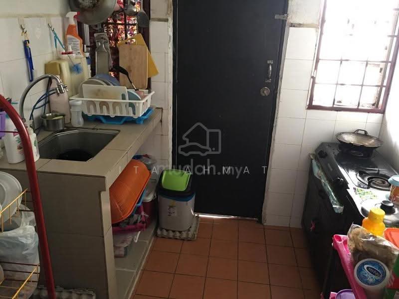 Rumah Teres 2-Tingkat untuk Dijual di Bandar Putra Permai (Seri Kembangan) - ITA AHMAT - Kitchen - PropertyGuru.com.my
