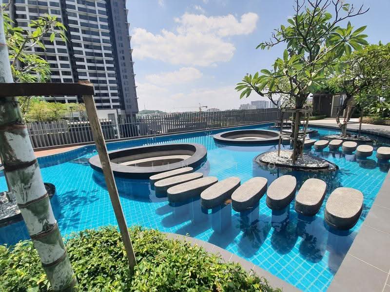 Service Residence for Sale at Paisley @ Tropicana Metropark - Feeling Teo - Pool - PropertyGuru.com.my
