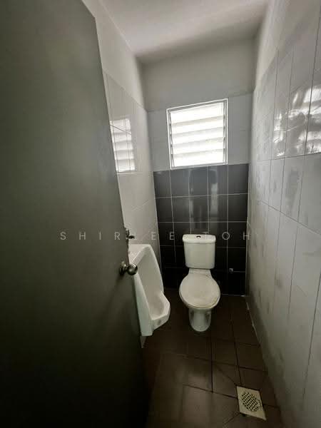 Shop for Rent in Puchong (Selangor) - Shirlee Toh - Bathroom - PropertyGuru.com.my