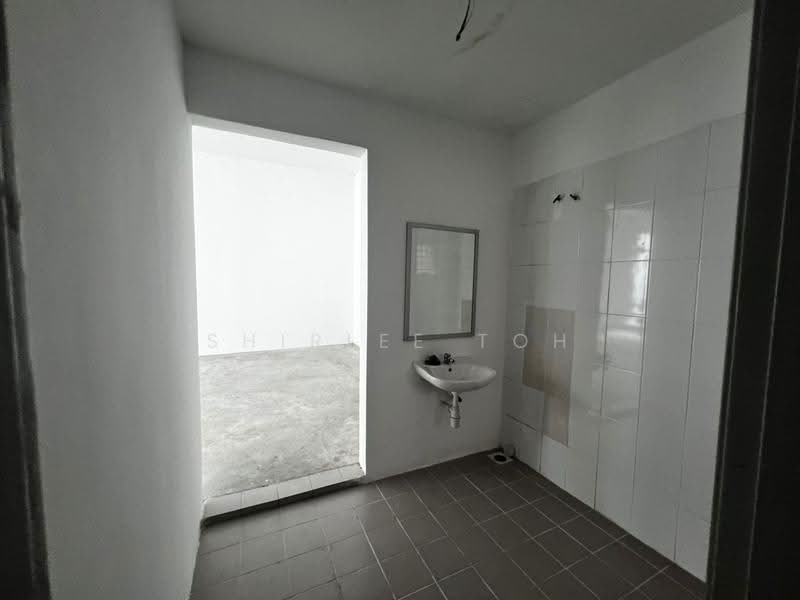 Shop for Rent in Puchong (Selangor) - Shirlee Toh - Bathroom - PropertyGuru.com.my