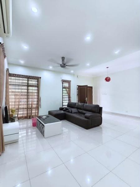 Cluster House for Sale in Taman Seri Austin (Tebrau) - Karl Lim - Living Room - PropertyGuru.com.my