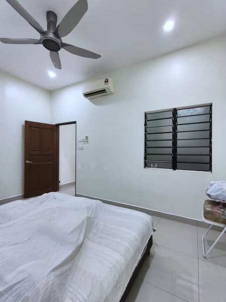 Cluster House for Sale in Taman Seri Austin (Tebrau) - Karl Lim - Bedroom - PropertyGuru.com.my