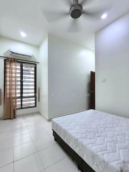 Cluster House for Sale in Taman Seri Austin (Tebrau) - Karl Lim - Bedroom - PropertyGuru.com.my