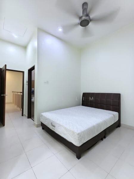 Cluster House for Sale in Taman Seri Austin (Tebrau) - Karl Lim - Bedroom - PropertyGuru.com.my